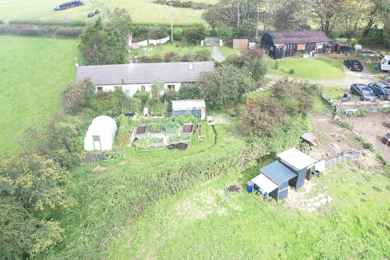 Inviting 2-Bed Cottage In Newcastle Emlyn Exterior foto